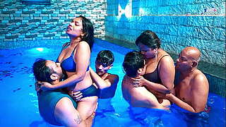 Bang sex is overall entertainment in the swimming tub