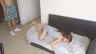 FLACA CALIENTE ESTABA SO&Ntilde_ANDO QUE LA FOLLABAN Y SU HERMANASTRO LE DEJA EL CO&Ntilde_O BOQUIABIERTO