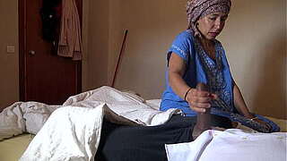A Muslim inn maid is disturbed when this babe sees his ambitious darksome 10-Pounder