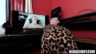 Muslim stepmom achieved beyond the sea stepson loves MILF porn