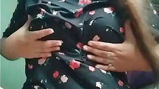 Oriental hawt Toye receives in nature's garb and widen her legs fingering in a touch up hawt discharged
