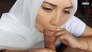 Arab wife gives me a precious oral-stimulation
