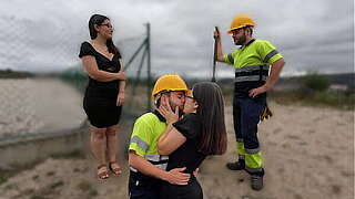 Scheme worker bonks odd maiden and cums inside.