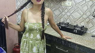 Jija ne sali ko ghar me akela pa kar choda aur sali ne maja liya in cook-room