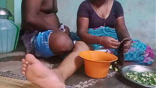 Aunty mounds show vegitable clipping cook jerking hasband