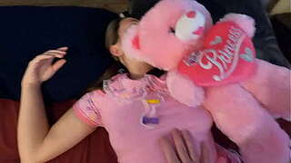 Diminutive stepdaughter takes stepfather'_s creampie in her taut slit