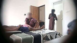 Flashing 10-Pounder infront of 2 maids when taking massage