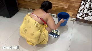 Boyish man fucking Indian Maid XXX Hindi