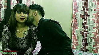 Indian Sexy xxx Bhabhi having confidence sex with young chiken office boy! Indian real young chiken sex with glaring Hindi audio
