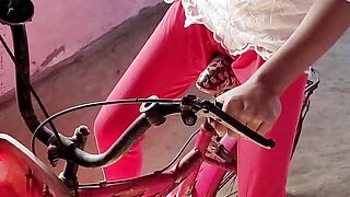 Ring par baiti hu greetings bhabhi ko devar ne pang se choda