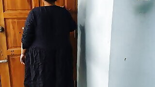Indian Kin Sex - Ghar safai ke dauran beta Desi maa ki chudai karta hai
