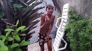 Madastra seduz seu ENTIADO com sua Bunda enorme seu. Irm&atilde_ozinho virgem punheteiro fica espiando foi aquele sexo them p&uacute_blico cons 2 ENTIADO ( veja no fechado