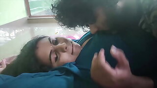 Nighty Mein Bhabhi &ndash_ Dheere Dheere Sirakti Kapdon Se Nikli Jawaani!