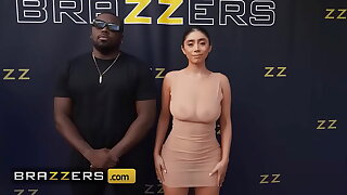 BRAZZERS - Violet Myers Shows off her chocolate hole to Paparazi