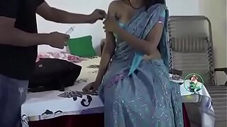 Sexy Indian Bhabhi intrigue With Physician at Abode