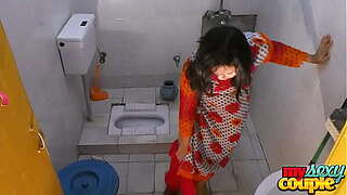 Bhabhi Sonia disrobes and shows her principal city whilst bathing