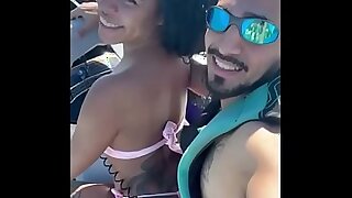 POV: Novinha Safada, deixou marido na areia e fudeu com o instrutor itsy-bitsy Jetski com todo mundo olhando.