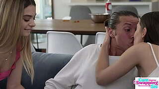 Playful Molly Petty Teases Stepbro, &quot_You Indeed Don'_t Know What Baby-Birding Is?&quot_ - S2:E5